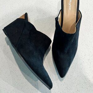 RARE Shoofoo Black Suede Long-Point Wedge Slides – Size 13W – Like New ($129)